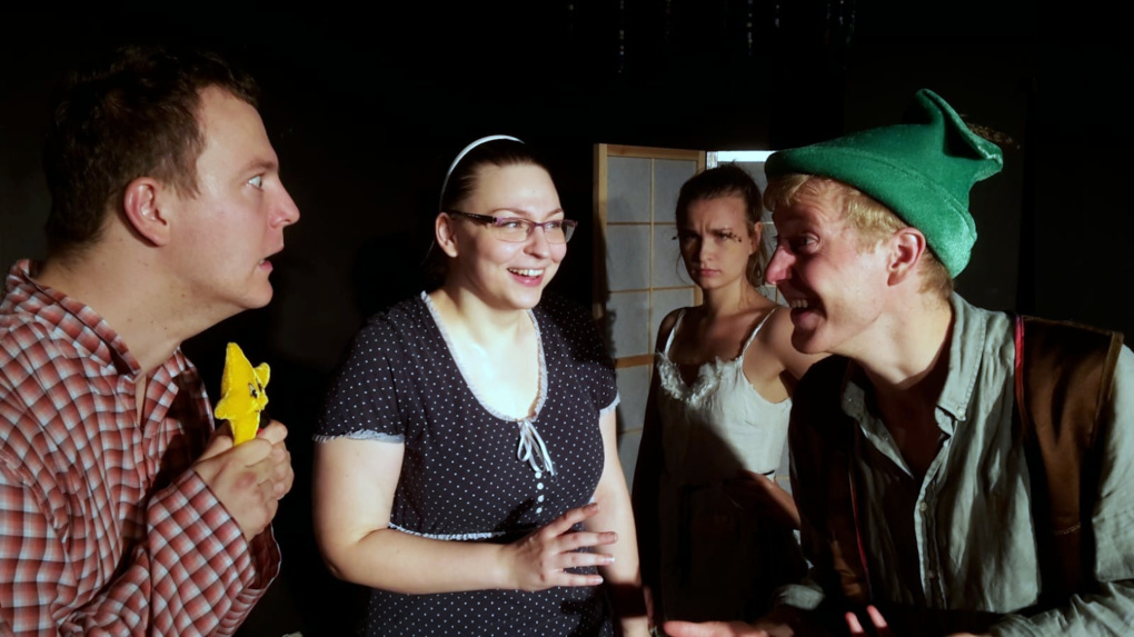 Szenenfoto: Peter Pan lädt Wendy und ihre Geschwister ein nach Nimmerland